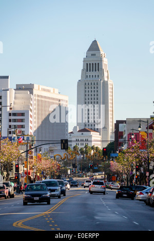 Los Angeles California, Chinatown, North Broadway Nachbarschaft, North Broadway, große Durchgangsstraße, Blick auf das Civic Center, Rathaus, Gebäude, Straße, Verkehr, Stockfoto