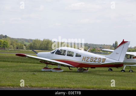 Pfeifer Fixed Wing einmotorigen Flugzeug geparkt im Feld Stockfoto