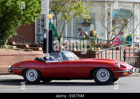 Jaguar E-Type Cabrio Classic geparkt Stockfoto