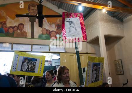 11. Mai 2014 - Buenos Aires, Buenos Aires, Argentinien - Innenministerium die '' Arbeitskraft Christus Kapelle ''(Capilla Cristo Obrero). Eine Prozession von der Kapelle in der Mitte der Villa 31 erinnert den 40. Jahrestag des Mordes an Drittwelt Priester Carlos Mugica, erschossen von einem Mitglied der rechten Gruppe Triple A. Die Villa 31, der Wahrzeichen von Buenos Aires Slums, war der Ort wo Mugica lebte und predigte, sowie seine Grabstätte. (Bild Kredit: Patricio Murphy/ZUMAPRESS.com ©) Stockfoto