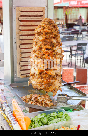 Döner ist eines das beliebteste Fast-Food-Gericht in nahöstlichen Ländern Stockfoto