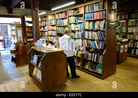 Richard Booth, Buchhandlung Heu unterwegs, obere Wye Valley, Buchhandlung, Bücher, Cafe, Kino, Wales, England, Stockfoto