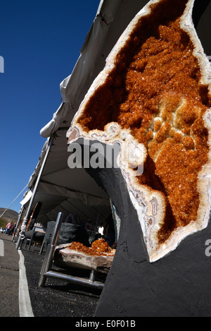 Der jährliche Tucson Gem and Mineral Show zieht Händler und Einkäufer aus der ganzen Welt in Tucson, Arizona, USA. Stockfoto