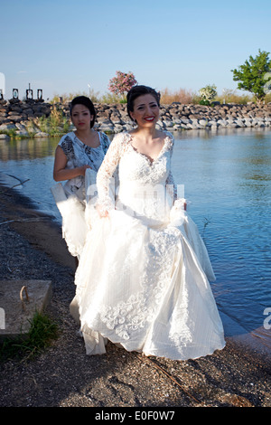 Palästinensische Braut am Ufer des See Genezareth, Israel Stockfoto