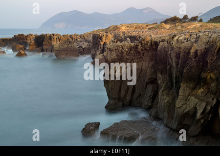 Felsen am Strand Ris, Noja, Kantabrien, Spanien, Europa Stockfoto