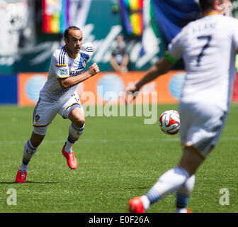 Portland, USA. 11. Mai 2014. LA es LANDON DONOVAN (10) steuert den Ball. Die Portland Timbers FC LA Galaxy in Providence Park gehostet und 1-1, am 11. Mai 2014 gebunden. Bildnachweis: David Blair/ZUMA Draht/Alamy Live-Nachrichten Stockfoto