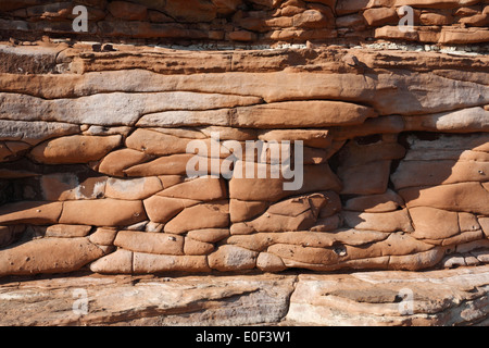 Schichten von feinen Sandstein-Ablagerungen in Bendrick Rocks, Sully Wales UK Stockfoto