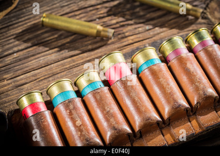 Nahaufnahme des Bandes mit Jäger-Kugeln Stockfoto