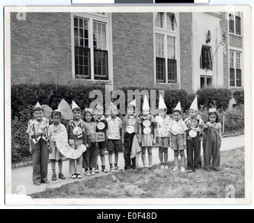 Vor der Schule Kinder Parade vor den jüdischen Bildungszentrum am Center. Stockfoto