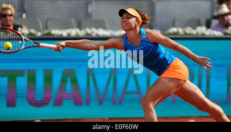 Madrid, Spanien. 11. Mai 2014. Simona Halep Rumäniens kehrt Maria Sharapova Rußland während der Frauen Einzel Finale bei den 2014 Madrid Tennis Open in Madrid, Spanien, 11. Mai 2014. Simona Halep verlor 1: 2. Bildnachweis: Xie Haining/Xinhua/Alamy Live-Nachrichten Stockfoto