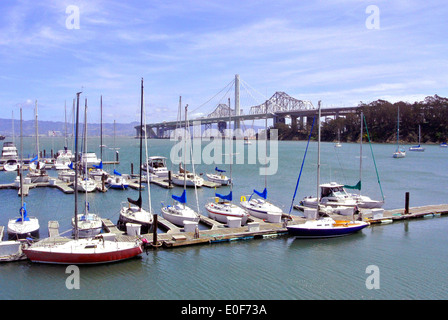 Segelboote angedockt in Marina of Treasure Island Stockfoto