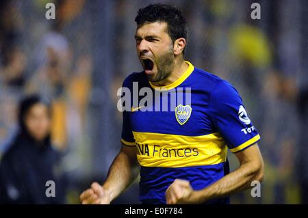 Buenos Aires, Argentinien. 11. Mai 2014. Emmanuel Gigliotti von Boca Juniors feiert ein Tor während des Spiels das letzte Turnier 2014 gegen Lanus, in dem Alberto J. Armando Stadium in Buenos Aires, der Hauptstadt von Argentinien, am 11. Mai 2014. © Julian Alvarez/TELAM/Xinhua/Alamy Live-Nachrichten Stockfoto