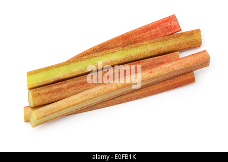 Roher Rhabarber isoliert auf einem weißen Studio-Hintergrund. Stockfoto