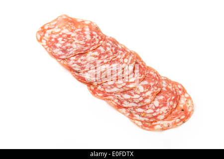 Salame Finocchiona-Schwein-Salami mit Fenchelsamen isoliert auf einem weißen Studio-Hintergrund. Stockfoto