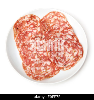 Teller mit Salame Finocchiona-Schwein-Salami mit Fenchelsamen isoliert auf einem weißen Studio-Hintergrund. Stockfoto