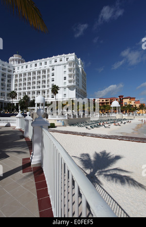 Hotelzone in Cancun mit dem Riu Palace Las Americas Hotel im Hintergrund, Mexiko Stockfoto