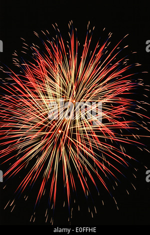 Irework Feuerwerke pyrotechnische explosive bunte Veranstaltung Celecration zeigen Pyrotechnik Festival Quebec, Kanada Stockfoto