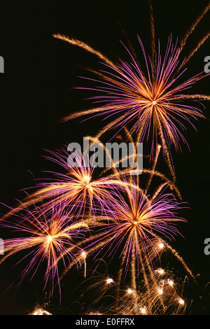 Irework Feuerwerke pyrotechnische explosive bunte Veranstaltung Celecration zeigen Pyrotechnik Festival Quebec, Kanada Stockfoto