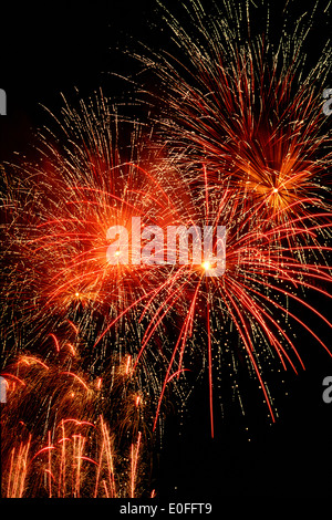 Irework Feuerwerke pyrotechnische explosive bunte Veranstaltung Celecration zeigen Pyrotechnik Festival Quebec, Kanada Stockfoto