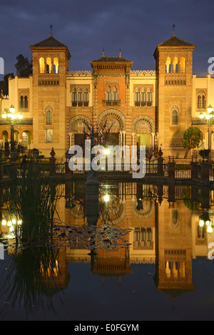 Pebellon Mudejar/Museo de Artes y Costumbres Populares (Mudejar Hall/Museum für Volkskunst), Maria Luisa Park, Sevilla, Spanien Stockfoto