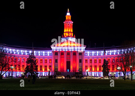 Denver City und County Building dekoriert mit Weihnachtsbeleuchtung, Denver, Colorado USA Stockfoto