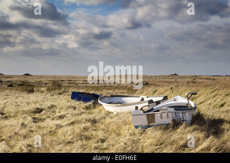 Die Peddars Weise und Norfolk Coastal Path auf dem Strand Kies bei Cley Stockfoto