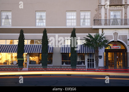 Historisches Hotel paisano (1930) und hellen Streifen, Marfa, Texas, USA Stockfoto