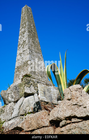 Denkmal zur Erinnerung an Augustus John Smith bei Altstadt Kirche, St. Mary's, Isles of Scilly, Scillies, Cornwall im Frühjahr - siehe Info zur Beschriftung Stockfoto