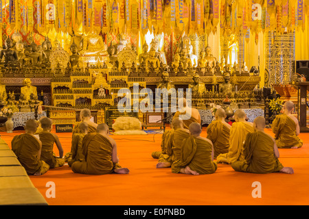 Mönche in der Meditation, buddhistische Tempel Wat Chedi Luang, Chiang Mai, Thailand Stockfoto