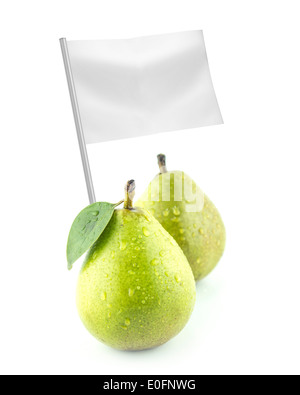 Gesund und Bio-Lebensmittel-Konzept. Frische grüne Birnen mit Flagge zeigt den nutzen oder den Preis der Früchte. Stockfoto