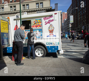 Ein Master Softee Softeis Lkw Ein Faux Mr Softee Stockfotografie Alamy