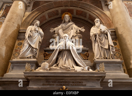 Denkmal für Papst fromme VIII, Str. Peters Basilica Kirche, Vatikan, Rom Italien Europa Stockfoto