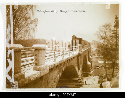 Hønefoss Bro - Bergensbanen Langs Bahnhofsmuseum Stockfoto