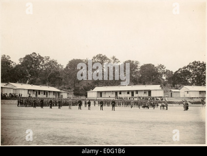 Militärkadetten auf dem Paradegelände am Royal Military College in Duntroon, Australien, um 1920, die militärische Ausbildung und Disziplin zeigen. Stockfoto