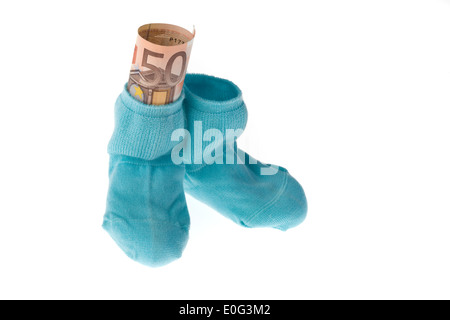 blaue Kind Socken und Euro von Banknoten, symbolisches Bild Kind nutzen., Blaue Kindersocken Und Euro-Geldscheine, Symbolbild Ki Stockfoto