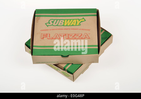 2 u-Bahn nehmen Flatizza Pizzakartons auf weißen Backgroound, Ausschnitt USA. Stockfoto