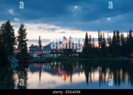 Solisko Hotel am Strbskie Pleso bei Sonnenuntergang, Slowakei Stockfoto