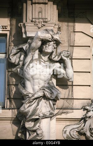 Jugendstihaus mit Taubenabwehr, Jugendsitlhaus Mit Taubenabwehr Stockfoto