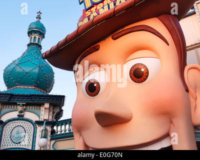 Cowboy Woody Toy Story unter dem Motto Top-Attraktion im Toyville Trolley Park, Tokyo Disneysea in Gesicht. Japan. Stockfoto