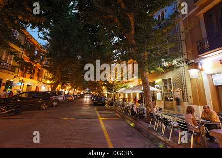 Calle Marques de Campo am Abend, Denia, Provinz Alicante, Spanien Stockfoto