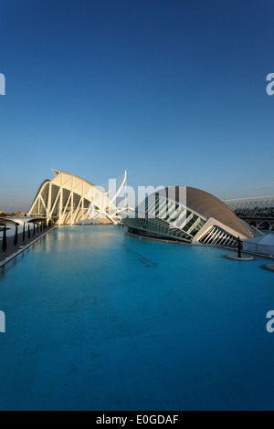 Hemisferic und El Museu de Les Ciancies Principe Felipe, Science Museum, Stadt der Künste und Wissenschaften, Provinz Valencia, Valencia, Stockfoto