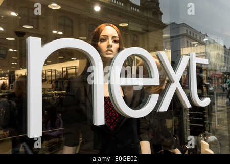 High Street Mode-Einzelhändler weiter, UK Stockfoto