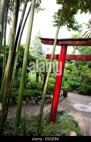 Chinesische Tor von Andre Heller Garten Giardino Botanico, Gardone Riviera, Gardasee, Lombardei, Italien, Europa Stockfoto