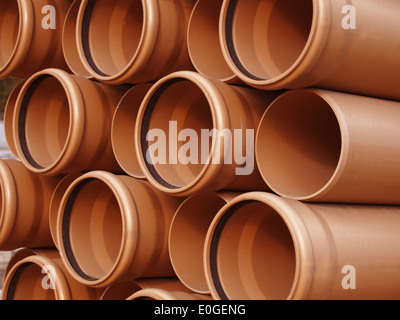 auf Kunststoffrohren Heap angeordnet Stockfoto
