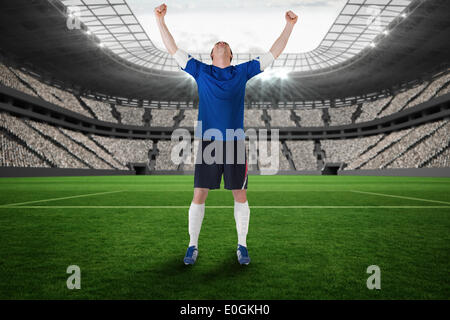 Football-Spieler, einen Sieg zu feiern Stockfoto