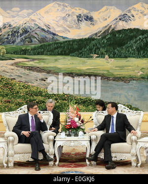 (140513)--Peking, 13. Mai 2014 (Xinhua)--der chinesische Ministerpräsident Li Keqiang (R, vorne) trifft sich mit US-Präsident Barack Obama Sonderbeauftragter und Finanzminister Jacob Lew (L, vorn) in Peking, Hauptstadt von China, 13. Mai 2014. (Xinhua/Pang Xinglei) (mp) Stockfoto