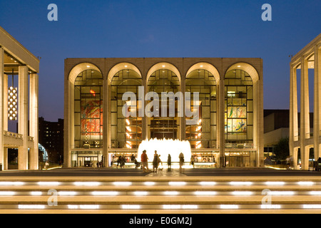 Metropolitan Opera House am Lincoln Center for Performing Arts, Manhattan, New York City, New York, Nordamerika, USA Stockfoto