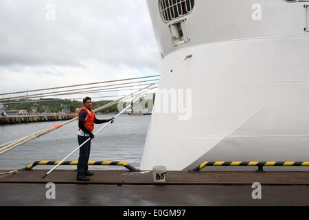 Gdynia, Polen 13. Mai 2014 Luxus-Cruiser-Schiff MSC Orchestra MSC Kreuzfahrten Firma unter panamaischer Flagge in Gdynia Hafen angekommen. Schiff hat 16 Decks mit über 1200 Kabinen. Bietet 6 Restaurants, Disco, Kino, Theater mit über 1100 sitzt, Casino, 2 Swimmingpools, 2 Saunen, 2 türkische Bäder, 4 Jackuzzi und Tennisplatz. Der Besuch ist ein Teil der Kreuzer Seazon in Gdynia Hafen besuchen. In diesem Jahr Gastgeber Gdynia Hafen 52 große Fahrgastschiffe. Bildnachweis: Michal Fludra/Alamy Live-Nachrichten Stockfoto