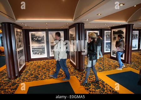 Gdynia, Polen 13. Mai 2014 Luxus-Cruiser-Schiff MSC Orchestra MSC Kreuzfahrten Firma unter panamaischer Flagge in Gdynia Hafen angekommen. Schiff hat 16 Decks mit über 1200 Kabinen. Bietet 6 Restaurants, Disco, Kino, Theater mit über 1100 sitzt, Casino, 2 Swimmingpools, 2 Saunen, 2 türkische Bäder, 4 Jackuzzi und Tennisplatz. Der Besuch ist ein Teil der Kreuzer Seazon in Gdynia Hafen besuchen. In diesem Jahr Gastgeber Gdynia Hafen 52 große Fahrgastschiffe. Bildnachweis: Michal Fludra/Alamy Live-Nachrichten Stockfoto