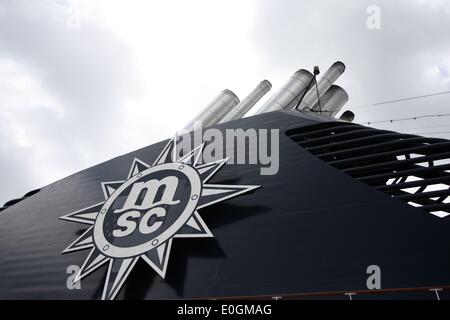 Gdynia, Polen 13. Mai 2014 Luxus-Cruiser-Schiff MSC Orchestra MSC Kreuzfahrten Firma unter panamaischer Flagge in Gdynia Hafen angekommen. Schiff hat 16 Decks mit über 1200 Kabinen. Bietet 6 Restaurants, Disco, Kino, Theater mit über 1100 sitzt, Casino, 2 Swimmingpools, 2 Saunen, 2 türkische Bäder, 4 Jackuzzi und Tennisplatz. Der Besuch ist ein Teil der Kreuzer Seazon in Gdynia Hafen besuchen. In diesem Jahr Gastgeber Gdynia Hafen 52 große Fahrgastschiffe. Bildnachweis: Michal Fludra/Alamy Live-Nachrichten Stockfoto